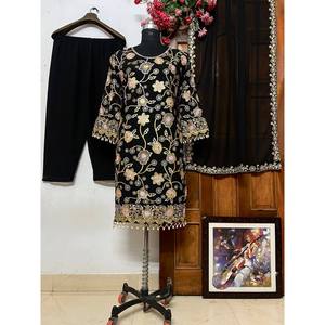 Ensemble haut et bas de soirée de créateur avec dupatta, taille naturelle - Product Image 1