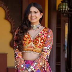 Lehenga Choli Multicolor de Diseñador para Mujer – Ghagra Choli con Estampado de Patchwork y Dupatta |   Ropa Festiva y para Bodas - Product Image 6