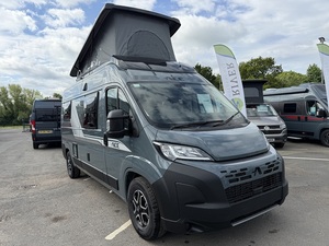 Autocaravana de alta calidad 1200 RLT 4 PLAZAS CON TECHO ELEVABLE, recién llegada, coches impecables en venta - Product Image 1