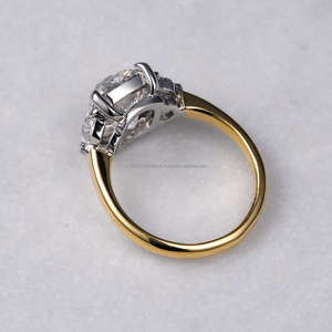 Anillo de compromiso de diamante cultivado en laboratorio con corte cojín premium y diamantes laterales de media luna, en oro amarillo de 10K/14K/18K, joyería nupcial para ella. - Product Image 3