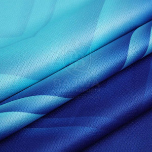 Ensemble de tenue de football haut de gamme avec tissu respirant, parfait pour les séances d'entraînement sportif en équipe et les matchs de compétition - Product Image 6