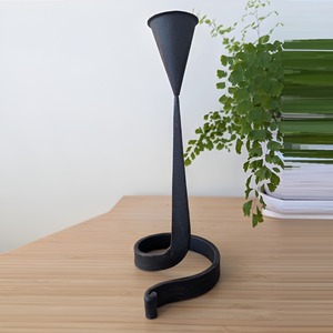 Bougeoirs industriels vintage noir mat effet ombré, élégants, à base trompette, en métal, luxe, pour table à manger - Product Image 2