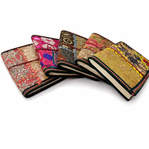 Carnet brodé fait main en tissu de sari, carnet vintage en soie, journal ethnique, papeterie écologique pour cadeau et vente en gros - Product Image 1