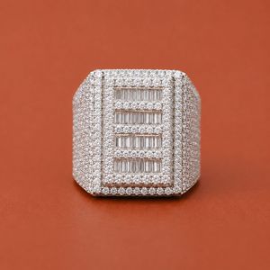 Elegante Anillo de Plata de Ley 925 con Moissanita y Diamantes VVS, Personalizado, de Lujo, Estilo Hip Hop - Product Image 1