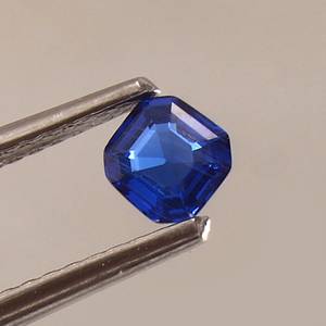 Espinela Azul Cornflower de Ceilán, Corte Asscher, Gema Suelta, Natural, Certificada, Alta Claridad, Calidad Fina, Grado Joyería - Product Image 4