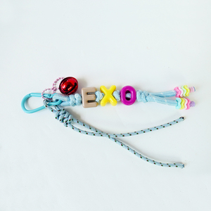 Breloques de sac en cordon tressé avec perles lettres personnalisées, porte-clés, cordon avec clochette mignonne, pendentif esthétique pour sac à dos et sac à main, collection de cadeaux DIY - Product Image 3