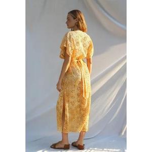 Colección de Vestidos de Playa Epitome Chic, Elegancia y Lujo para Damas, Hechos a Mano, 100% Algodón, Sin Mangas, Vestidos de Verano que Redefinen la Moda - Product Image 2