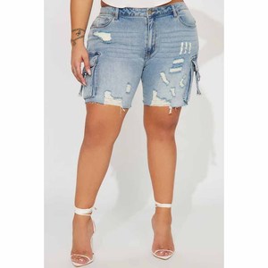 Shorts Bermuda en jean déchiré taille haute avec cordon de serrage pour femme grande taille, délavage clair, multi-poches, longueur genou, style streetwear - Product Image 1