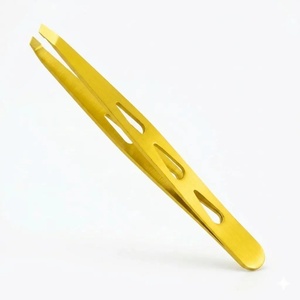 Pinzas para Cejas con Punta Puntiaguda Chapadas en Oro, Diseño Lujoso y Duradero - Product Image 1