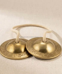 Gentle Ring – Campana Tingsha de bronce con tono armónico suave para la calma y claridad diarias - Product Image 3