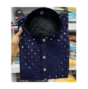 Kurta tradicional para hombre, confeccionada en seda de Banglori, con detalles decorativos de espejos, para ceremonias y eventos nocturnos. - Product Image 2