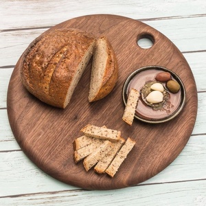 Planche à découper en noyer, plateau de service, planche à fromage - Ligne artisanale : Picasso - Product Image 1