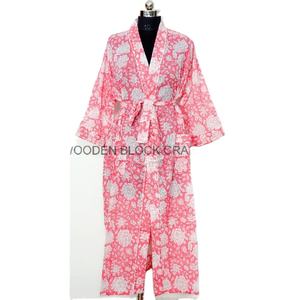 Kimono Bliss de algodón para una buena noche de sueño kimono con cuello en V con diseño simple y estampado floral para uso casual y diario - Product Image 2