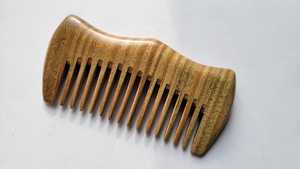 Peigne en bois classique à dents fines, fait main, en bois de pêche naturel, pour le cuir chevelu, nouveau peigne à cheveux en bois élégant, artisanat naturel - Product Image 4