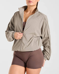 ชุดวอร์มผู้หญิงแบบเรโทรพร้อมโลโก้สั่งทำขายส่ง เสื้อแจ็คเก็ตและกางเกงวอร์มแต่งขอบตัดสี น้ำหนักเบา ชุดออกกำลังกายผู้หญิง - Product Image 4