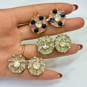 Pendientes de Bola Chapados en Oro de 22K RAY FINE ORNATES 2026, Modernos, con Piedras, Joyería Tradicional India para Novias y Aniversarios, IGI - Product Image 1