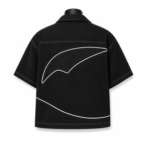 เสื้อเชิ้ตแขนสั้นสีดำทรงโอเวอร์ไซส์สำหรับผู้ชาย ปกคอปก ผ้าทวิลสีพื้น ระบายอากาศได้ดี เหมาะสำหรับใส่ในฤดูร้อน - Product Image 2