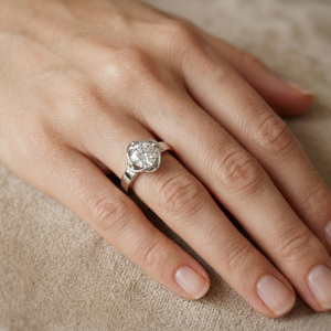 Anillo de Compromiso con Diamante Cultivado en Laboratorio de 1 Ct, Certificado IGI, Corte Medio Biselado, Oro de 9K, 14K, 18K, Minimalista, Solitario, Regalo de Boda para Mujer - Product Image 2