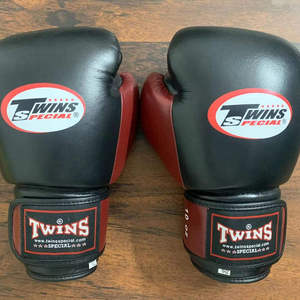นวมชกมวยไทย Twins Air Flow ปรับแต่งได้ น้ำหนักเบา สายรัดแบบ Hook Loop หนังแท้ สำหรับ MMA/คิกบ็อกซิ่ง/ซานด้า แบบเต็มนิ้ว - Product Image 2