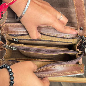 Sacs à main en cuir de vachette artisanal élégants et durables pour femmes, sacs à bandoulière en cuir véritable de haute qualité personnalisés - Product Image 6