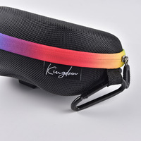 Étui à lunettes de sport personnalisé avec étiquette tissée, coque rigide en nylon EVA, fermeture éclair dégradée et mousqueton pour le cyclisme et la course à pied