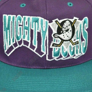 Gorra Snapback Vintage Personalizada Premium Mighty Ducks con Logotipo de Equipo de Hockey Profesional, Ajustable, de Alta Calidad para Ciclismo y Actividades al Aire Libre - Product Image 3