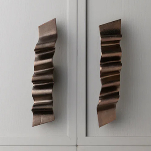 Nouvelle poignée de meuble ondulée en laiton pur au design élégant - Product Image 2