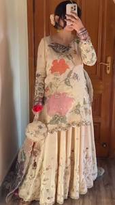 Collection de robes de mariée traditionnelles Lehenga Choli les plus belles et les plus récentes - Product Image 4