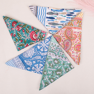 Pañuelo Cuadrado de Verano con Estampado Artesanal en Tono Tierra, Bandana Colorida de Algodón, Versátil para la Cabeza, Muñeca y como Accesorio para Bolsos - Product Image 1