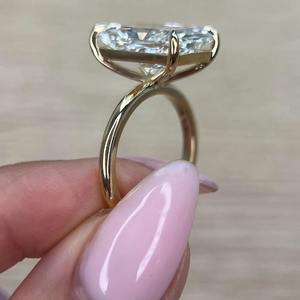 Anillo de Diamante Cultivado en Laboratorio con Corte Radiante de 7 Quilates, Certificado IGI, Color E, Claridad VVS2, Anillo de Compromiso Solitario, Oro Amarillo de 14k - Product Image 4