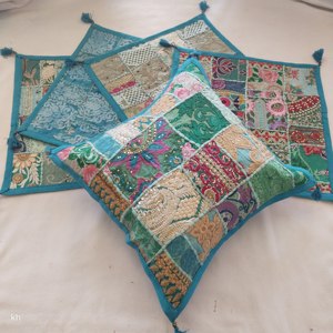 ปลอกหมอนสี่เหลี่ยมงานแฮนด์เมดจาก Keshav Handicrafts ผ้าฝ้าย 100% สไตล์วินเทจโบโฮ ปรับแต่งได้ ปิดแบบซองจดหมาย เหมาะสำหรับใช้ในบ้านและโรงแรม - Product Image 1