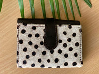 Dompet Wanita Kulit Asli Buatan Tangan Motif Hewan dengan Sentuhan Distressed, Ukuran Ideal, Multifungsi, Tempat Kartu ATM