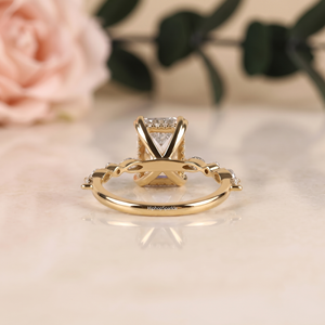 Bague taille émeraude avec pierres latérales baguette et rondes, bande en or, design géométrique à trois pierres, bijoux fins pour fiançailles et mariages, cadeaux - Product Image 3