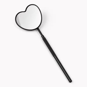Espejo de Mano con Forma de Corazón, Espejo de Maquillaje con Mango Negro, Espejo Compacto Portátil - Product Image 1