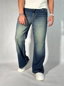 Jean décontracté en denim coupe large évasée, coupe ample, en coton écologique, avec déchirures décoratives - Product Image 1