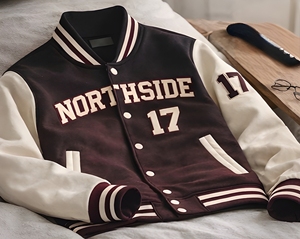 แจ็คเก็ตวาร์ซิตี้ผ้าฟลีซหนา 280 GSM แบบ OEM ODM สำหรับผู้ชาย แจ็คเก็ต Letterman ปักลายตามสั่ง แจ็คเก็ตเบสบอลระดับพรีเมียมสำหรับวิทยาลัย - Product Image 1