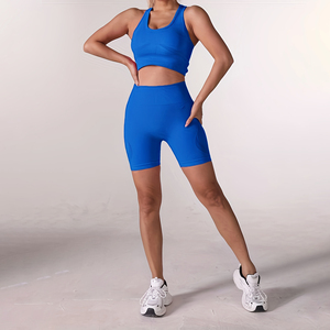 Ensemble crop top côtelé bleu vif et short cycliste taille haute froncé pour femme, tenue de sport sexy dos nageur pour le yoga - Product Image 1
