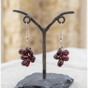 Pendientes Colgantes de Granate Hechos a Mano, Diseño Entrelazado, Joyería de Moda al por Mayor de Jaipur, India - Product Image 1