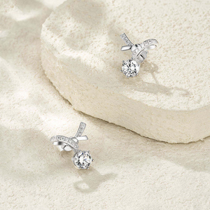 Boucles d'oreilles clous en moissanite rondes brillantes, serties en argent, étincelantes, élégantes, de luxe, à la mode - Product Image 4