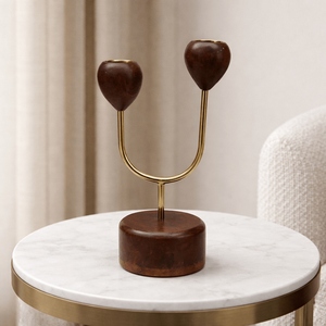 Exclusivo Portavelas Doble de Madera y Metal Dorado con Partes Superiores Esculpidas en Forma de Capullo y Base Redonda para una Decoración Elegante de Mesa - Product Image 4