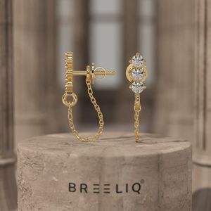 Boucles d'oreilles clous BREELIQ en or jaune 14 carats avec trois diamants et élégante chaîne enroulée, diamant rond étincelant - Product Image 1