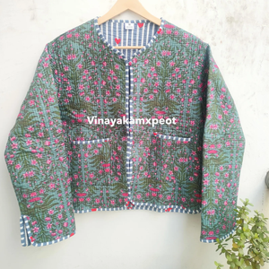 Chaqueta de Algodón Acolchada Reversible Kantha Verde Floral, Bordado Hecho a Mano, Transpirable, Corte Moderno - Product Image 3