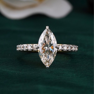 Anillo de compromiso solitario con diamante marquise de 2.00 CT cultivado en laboratorio, con pavé, en oro amarillo de 14K y claridad VVS1 - Product Image 1