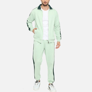 Chándal para hombre de diseño atlético moderno con material transpirable para sesiones de gimnasio y rendimiento deportivo al aire libre. - Product Image 1