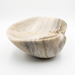 Mangkuk Buah Berbentuk Kerang Laut Ramah Lingkungan dari Marmer Buatan Tangan untuk Penggunaan Pesta - Product Image 1