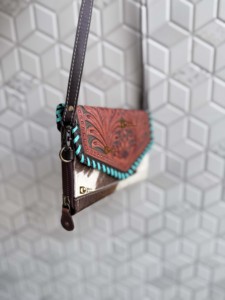 Portefeuille-pochette vintage élégant en cuir de vachette turquoise pour femme, avec gravures artisanales, étui pour téléphone, idéal pour l'été et l'hiver - Product Image 2