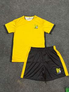 Ensemble de maillot de foot sublimé en polyester à manches courtes, col rond, et short de foot avec cordon de serrage - Product Image 2