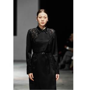 Vestido de Alta Costura Elegante con Adornos, Vestido de Gala con Paneles de Encaje Transparente Bordado, 145 cm, 600 gramos, Blanco y Negro - Product Image 6