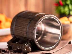 Jarra de cerveza de madera pulida personalizada, tipo barril, rústica, con espuma, para amantes de la cerveza, bares en casa o noches de juegos. - Product Image 4