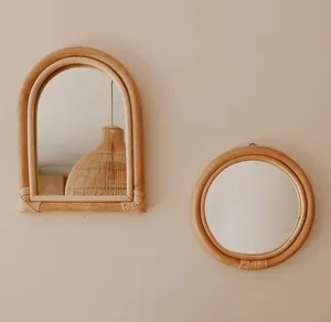 Cadre de miroir mural artisanal de couleur rougeâtre minimaliste, fabriqué en bois d'acacia, pour les designs d'intérieur urbains modernes. - Product Image 5
